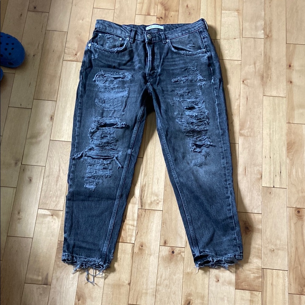 Zara Black Relaxed Jeans with Modern Fit